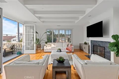 1002 5th Street, Hermosa Beach, CA MLS: SB25018792