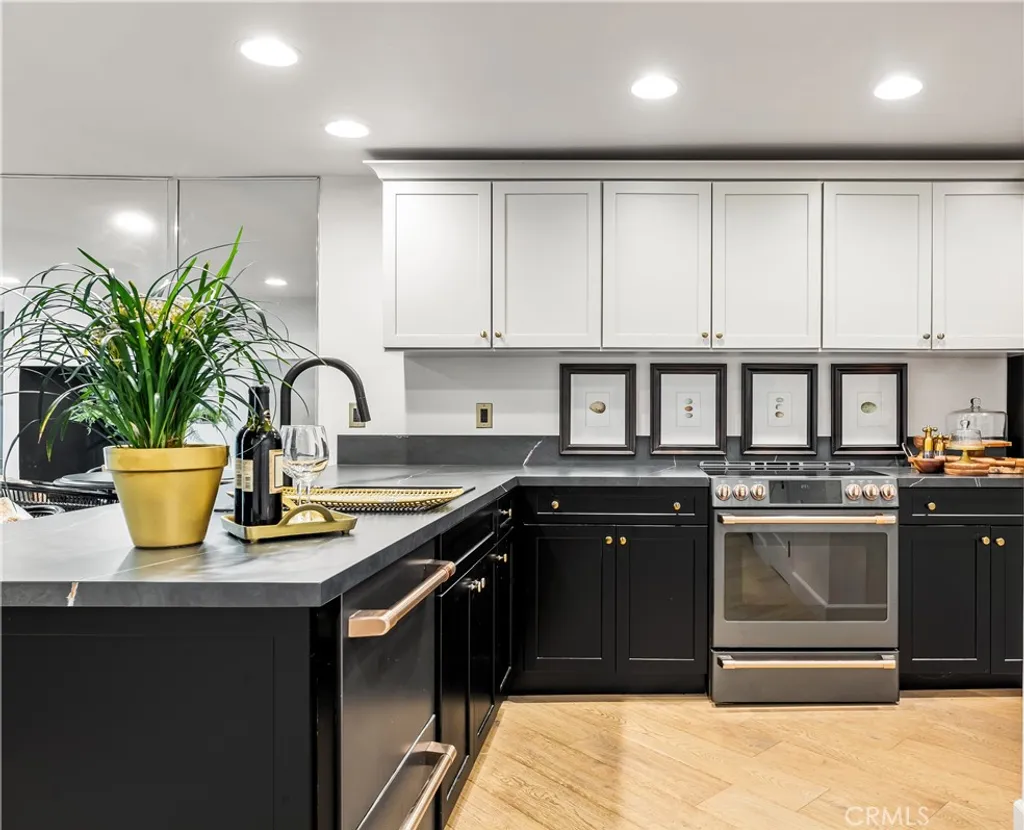 Additional image 5 of 6112 Marina Pacifica Drive N, Long Beach, CA 90803