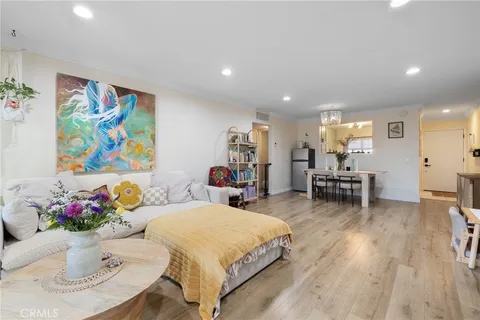 18350 Hatteras Street Unit 157, Tarzana, CA MLS: SR25033535