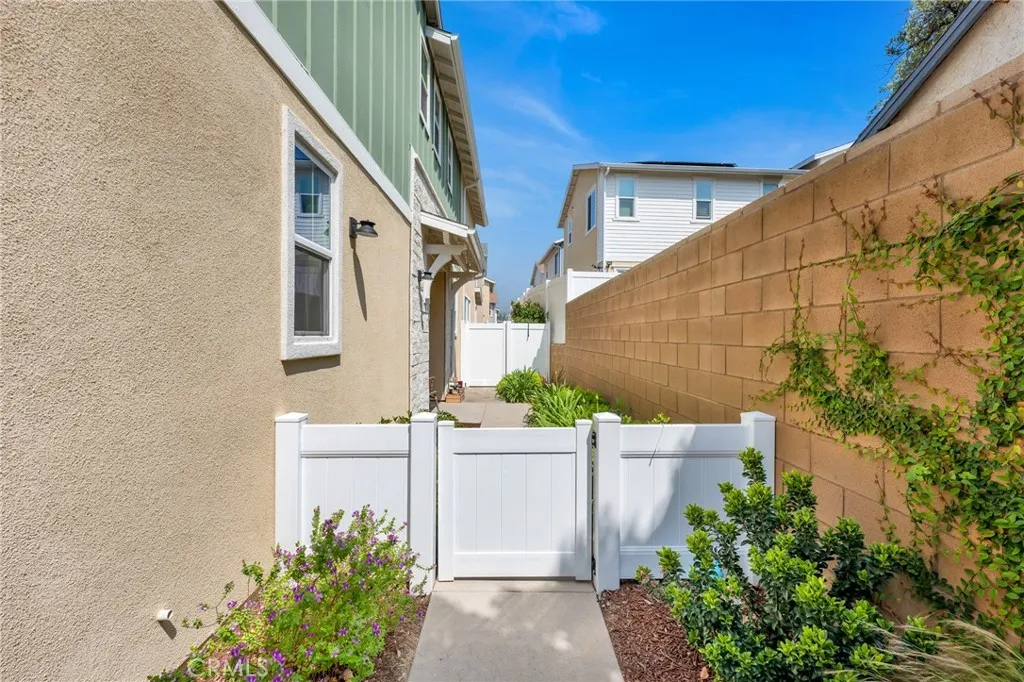 Additional image 2 of 13423 W Saddle Rock Place, Sylmar, CA 91342