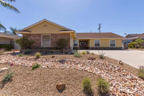 611 Montgomery Avenue, Ventura, CA MLS: V1-29991
