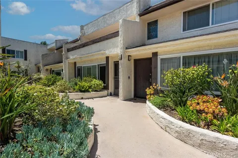 4321 Matilija Avenue Unit 14, Sherman Oaks, CA MLS: SR25097845