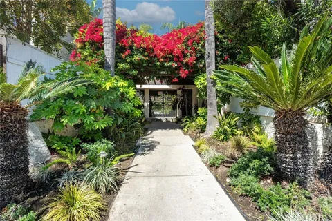 4321 Matilija Avenue Unit 14, Sherman Oaks, CA MLS: SR25097845
