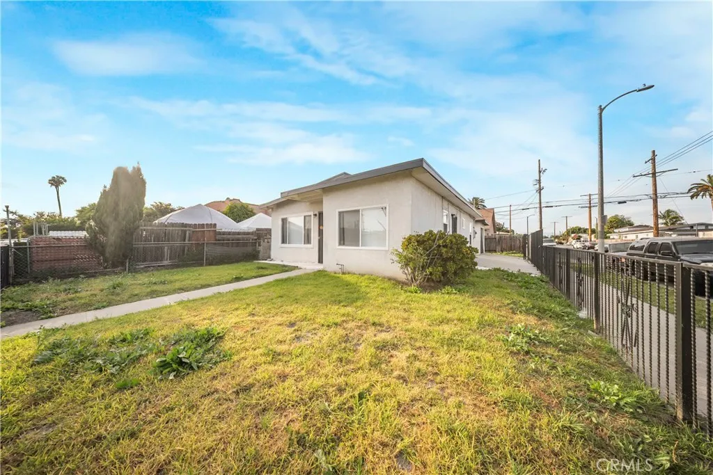 Additional image 38 of 959 E 105th St, Los Angeles, CA 90002