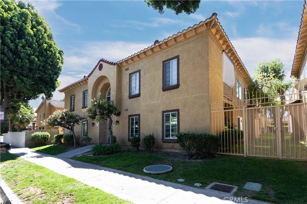 2960 Belgrave Avenue Unit 203, Huntington Park, CA 90255