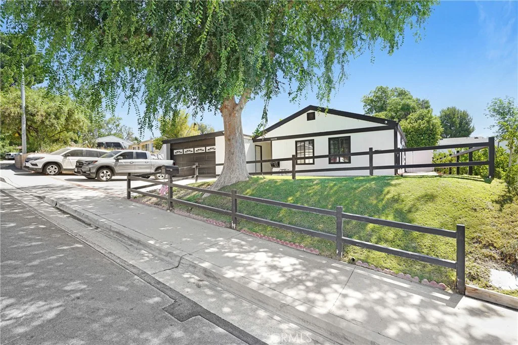 28038 Lakehurst Ave, Canyon Country, CA 91351