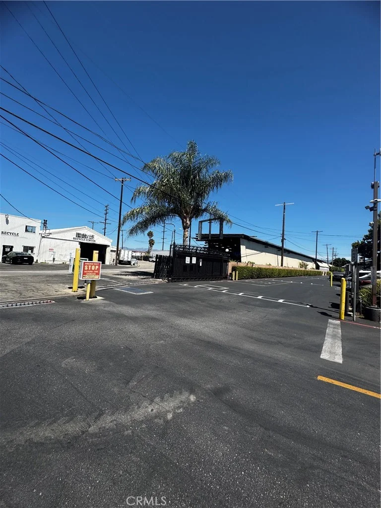 7560 Woodman Pl Unit 81, Van Nuys, CA 91405