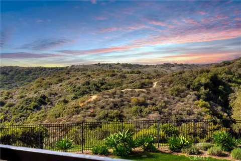 89 Vellisimo Drive, Aliso Viejo, CA MLS: OC25041377