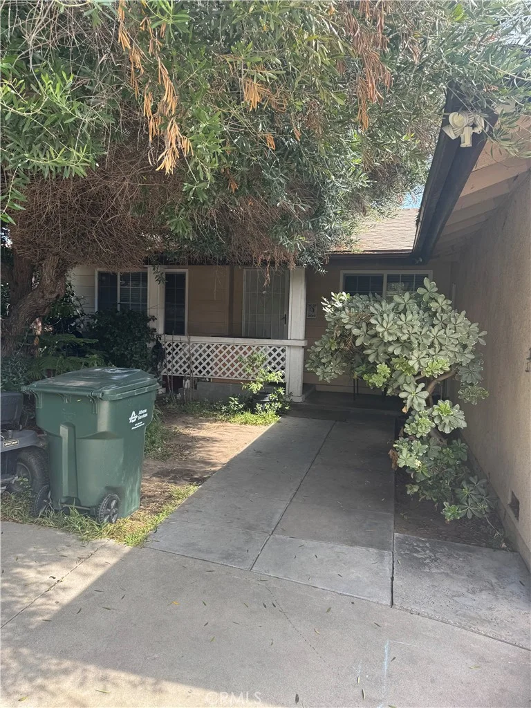 12518 Bellder Dr, Downey, CA 90242