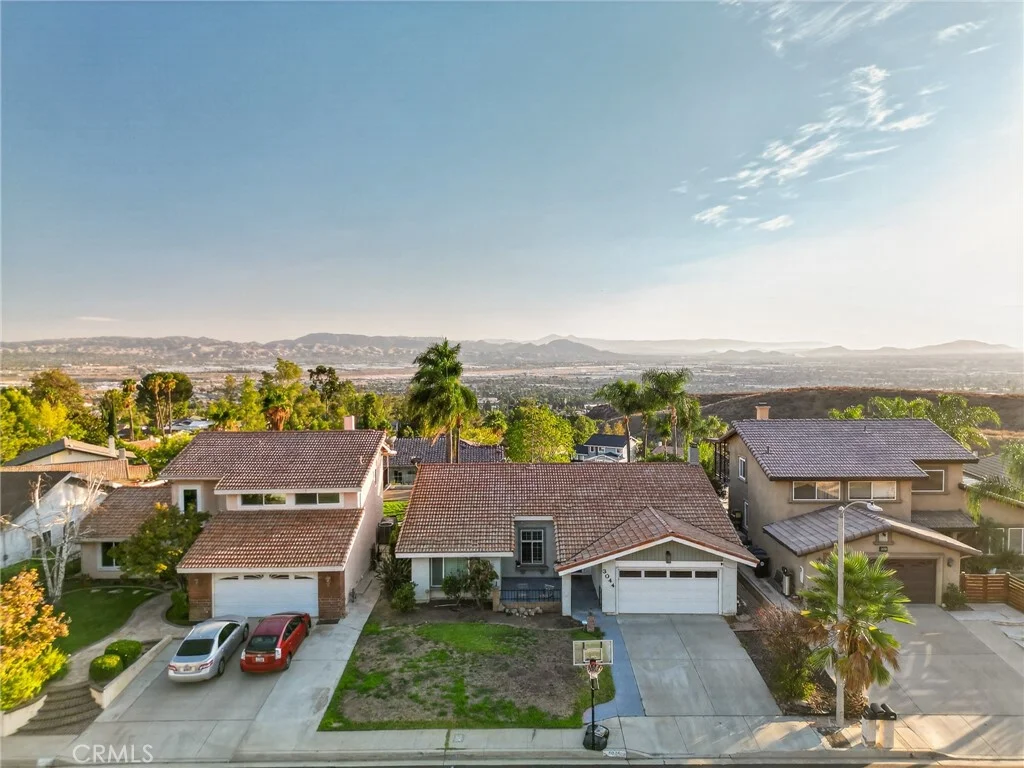 3044 Mountain Top Dr, Highland, CA 92346
