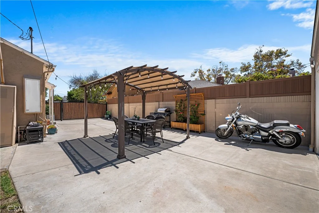 6013 Premiere Avenue, Lakewood, CA 90712