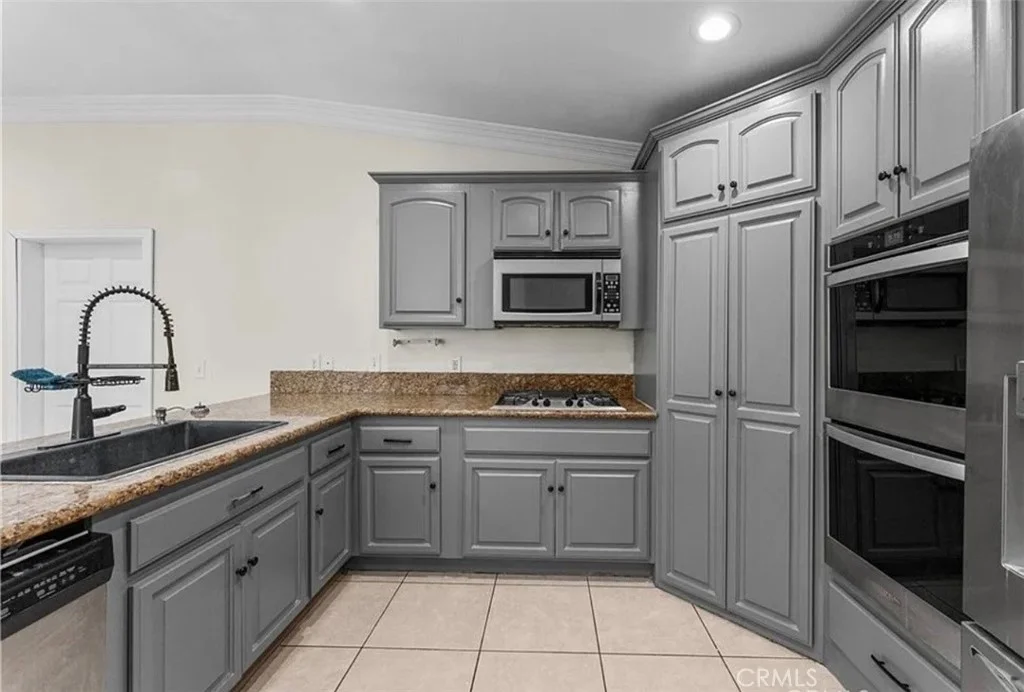 15921 Pine St., Hesperia, CA 92345 photo 5
