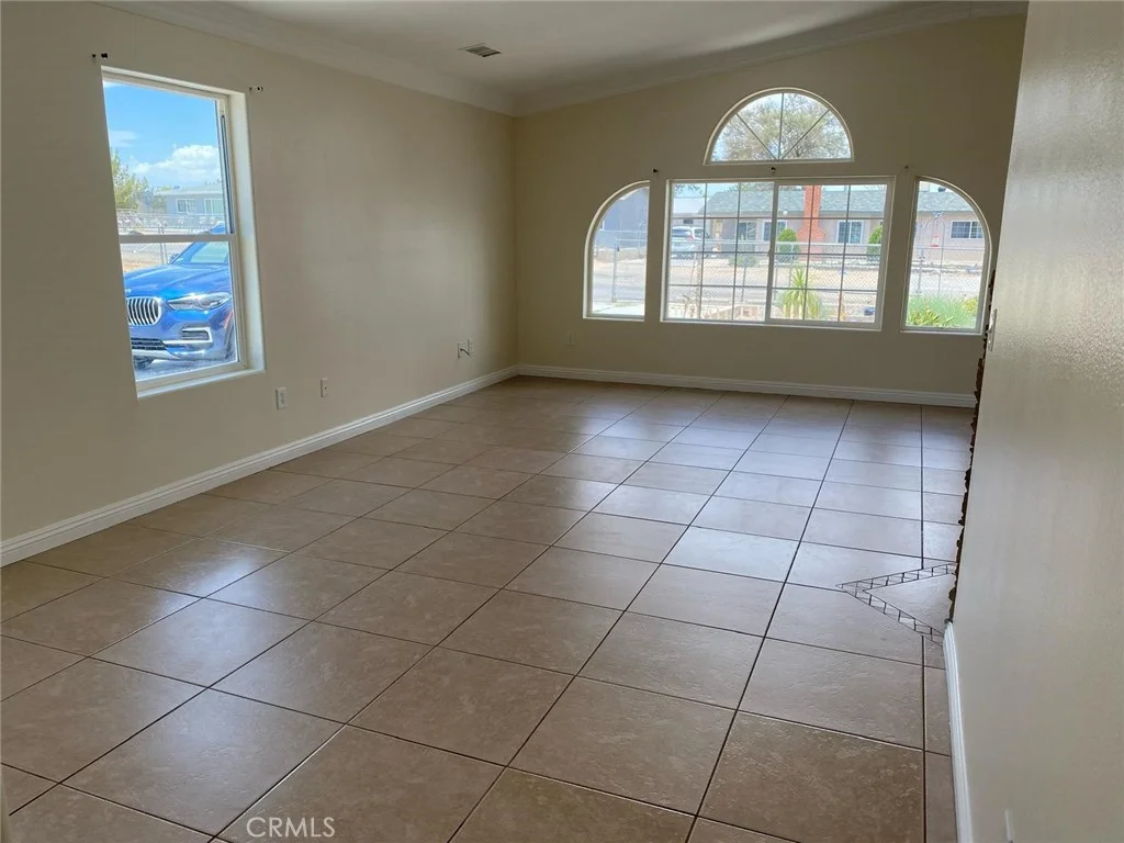 15921 Pine St., Hesperia, CA 92345 photo 4