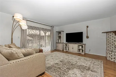 645 E Magnolia Boulevard Unit C, Burbank, CA MLS: SR25026049