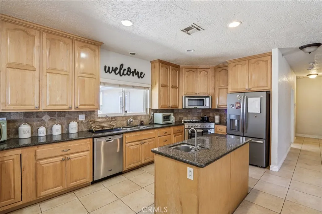 Additional image 20 of 8294 Aster Road, Oak Hills, CA 92344