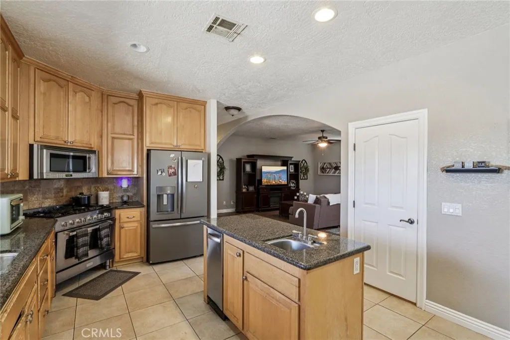 Additional image 22 of 8294 Aster Road, Oak Hills, CA 92344