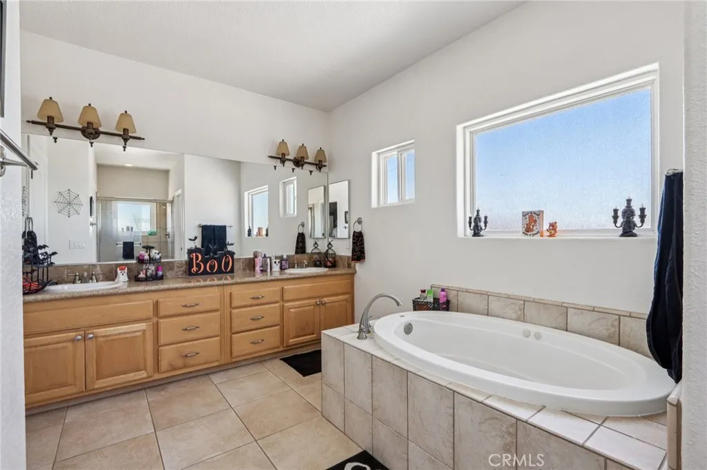 Additional image 57 of 8294 Aster Road, Oak Hills, CA 92344