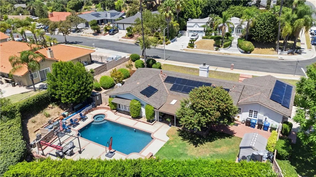 19900 Hiawatha St, Chatsworth, CA 91311