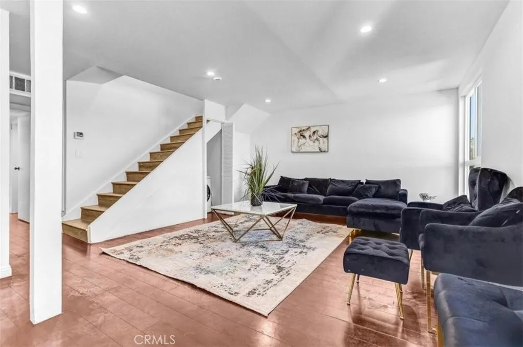 Additional image 2 of 6155 Reseda Blvd Unit 4, Tarzana, CA 91335