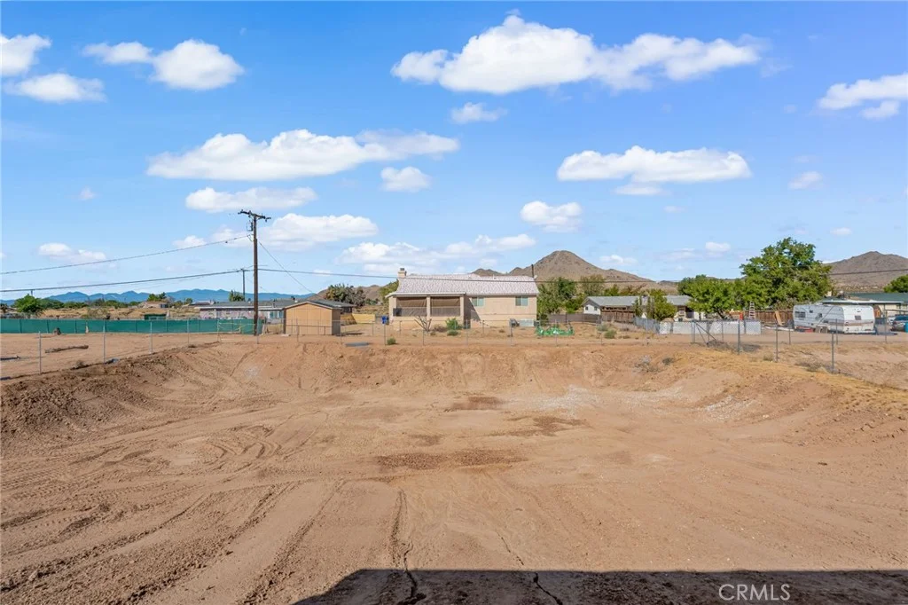 16218 Quantico Rd E, Apple Valley, CA 92307