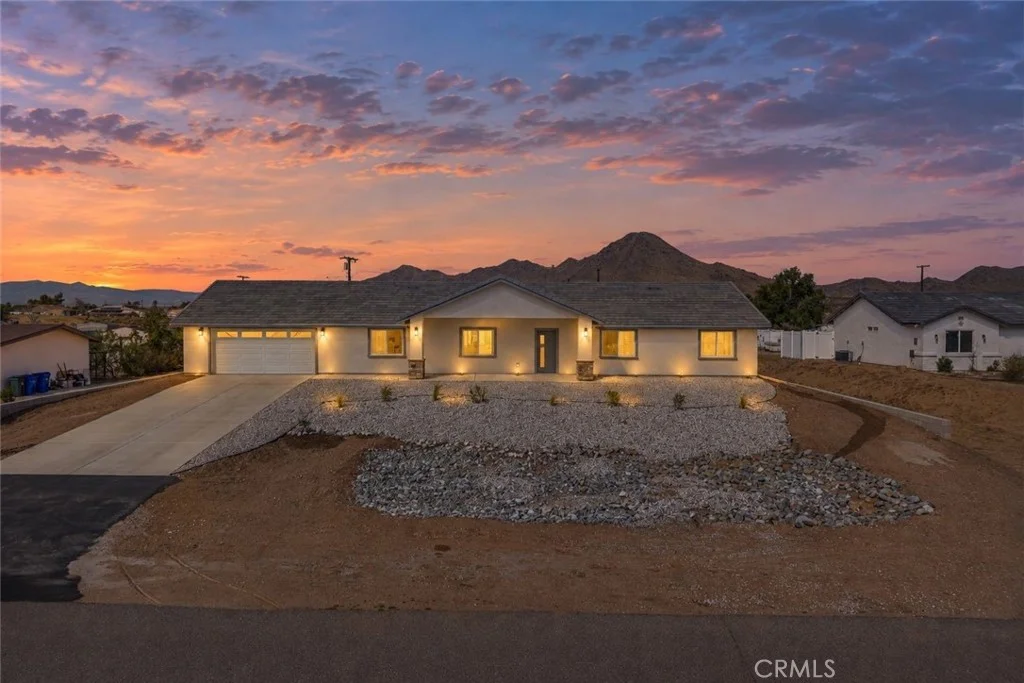 16218 Quantico Rd E, Apple Valley, CA 92307 photo 2
