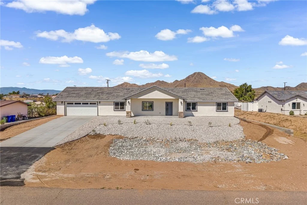 16218 Quantico Rd E, Apple Valley, CA 92307 photo 3