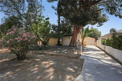 5940 Cedros Avenue, Van Nuys, CA 91411 - MLS#: SR25113526