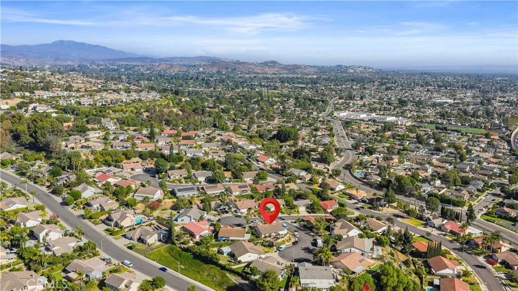 2580 N Robinhood Pl, Orange, CA 92867