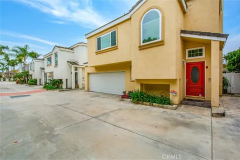 2525 Orange Avenue Unit E, Costa Mesa, CA MLS: NP25087681