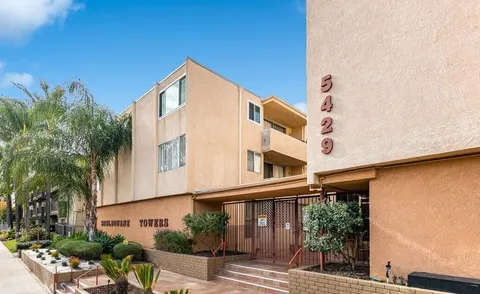 5429 Newcastle Avenue Unit 313, Encino, CA MLS: SR24217650