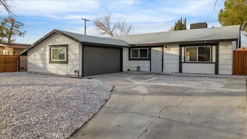1121 W Holguin Street, Lancaster, CA 93534 - MLS#: SR25026248