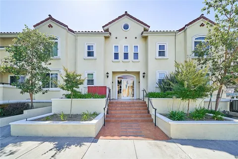 300 E Providencia Avenue Unit 211, Burbank, CA MLS: DW25115295