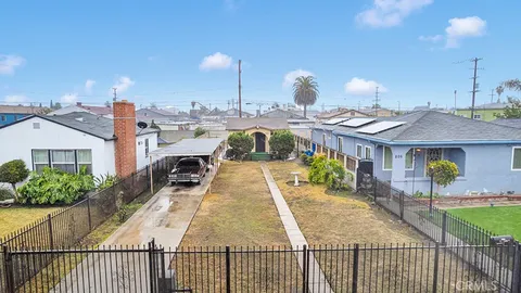 810 E 107th St, Los Angeles, CA 90002 - MLS#: SR25033484