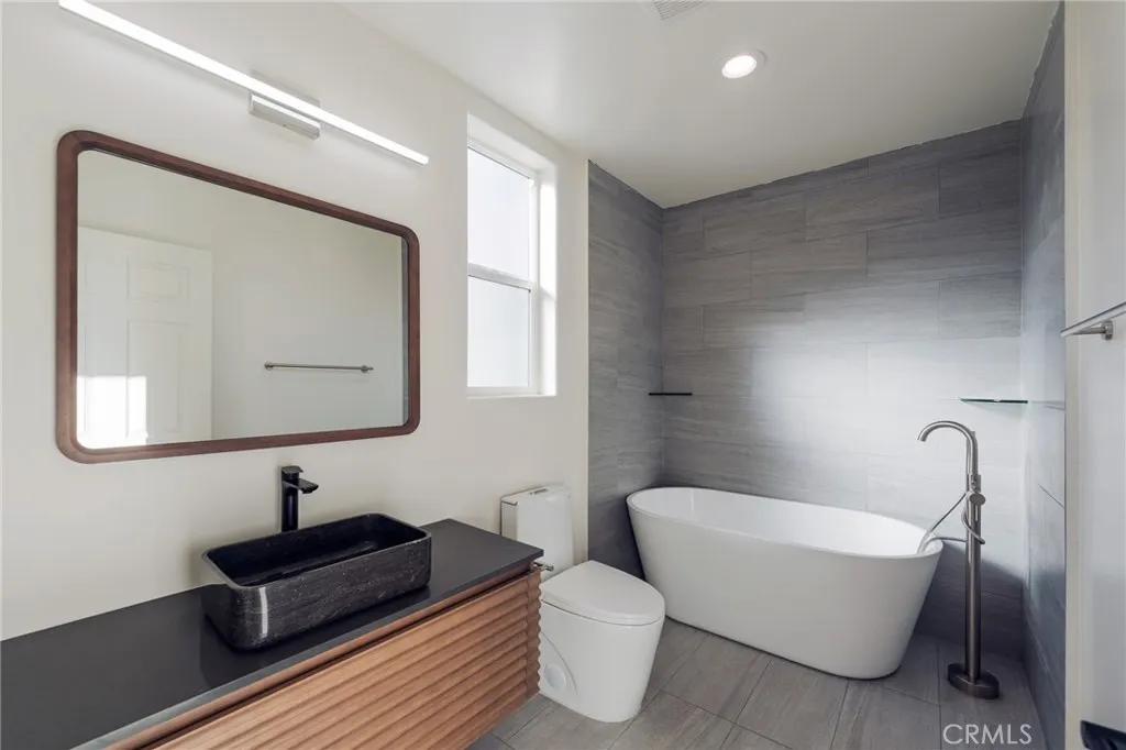 Additional image 43 of 714 N Chestnut Avenue, Los Angeles, CA 90042