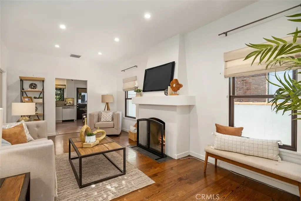602 N Genesee Avenue, Los Angeles, CA 90036