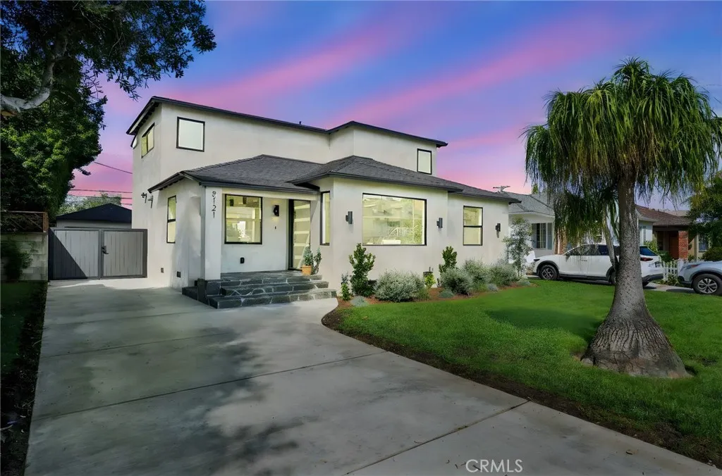 8121 Chase Ave, Los Angeles, CA 90045