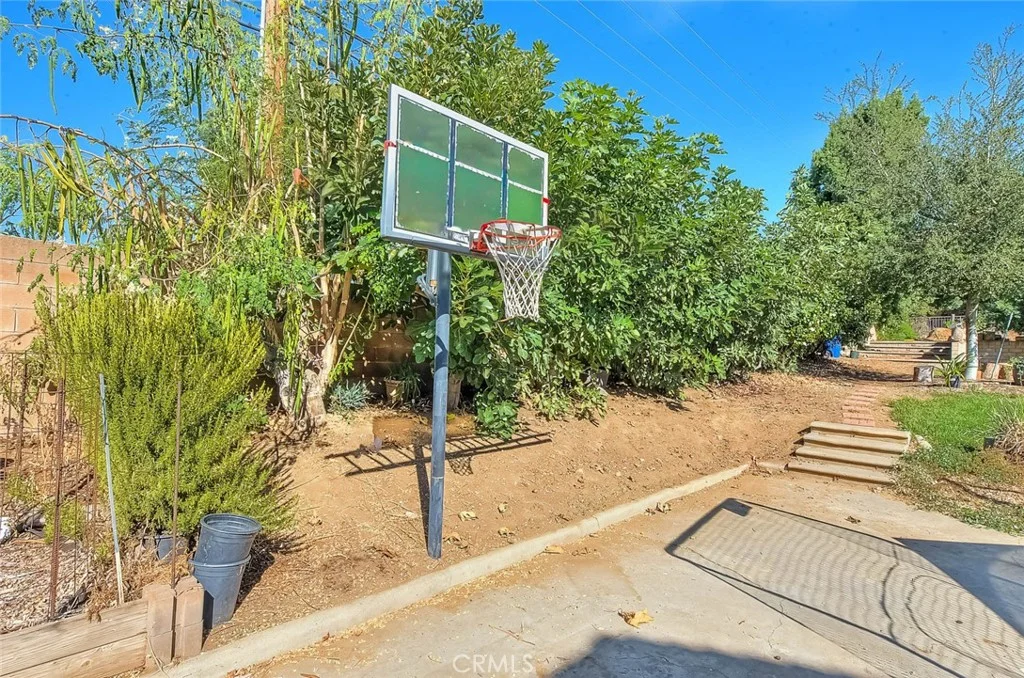 9512 Sunflower St, Alta Loma, CA 91737