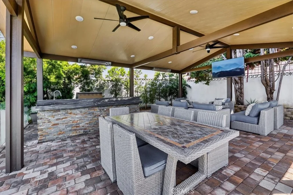 6754 S Garth Ave, Los Angeles, CA 90056