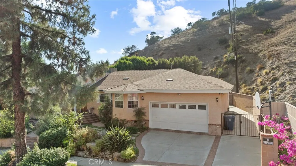 8515 Petaluma Dr, Sun Valley, CA 91352