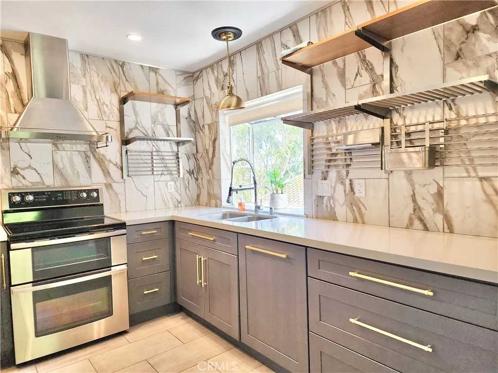 18 Corniche Drive Unit H, Dana Point, CA 92629
