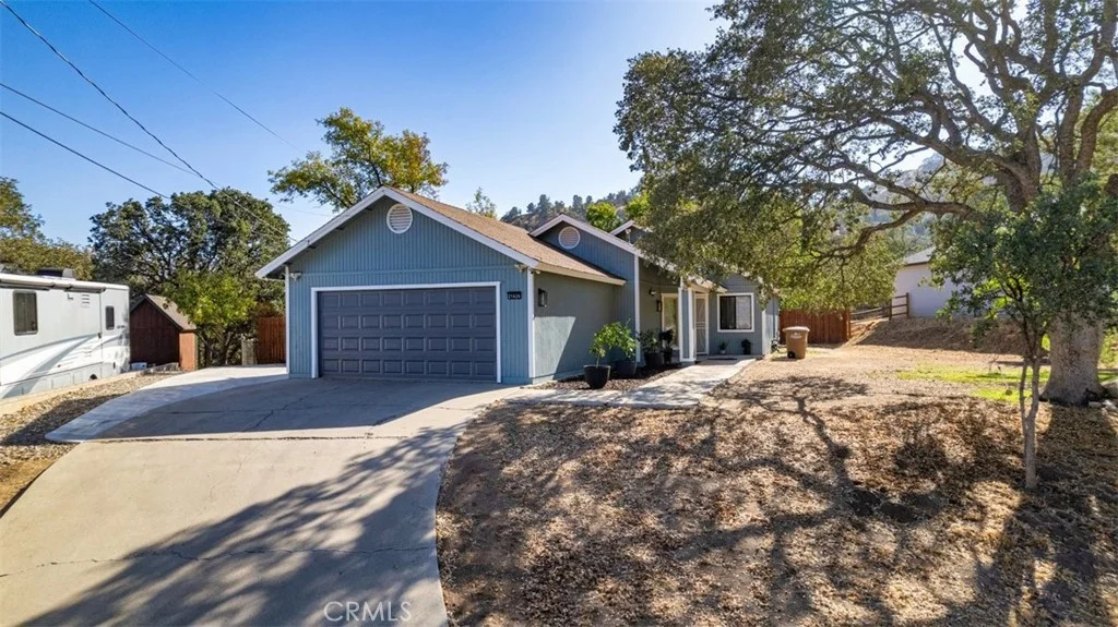 21424 Mountain Dr, Tehachapi, CA 93561 photo 2