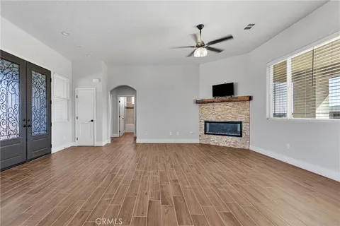 10055 Eaby Road, Phelan, CA MLS: HD24204717