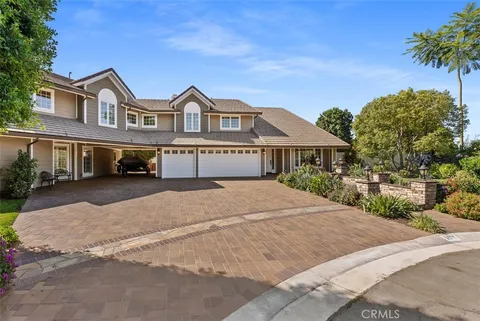 5571 Clover Hill Drive, Yorba Linda, CA MLS: OC25036585