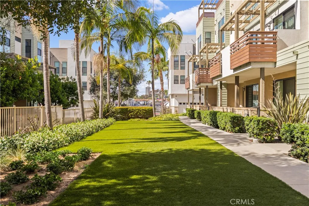 645 W 17th St, Costa Mesa, CA 92627
