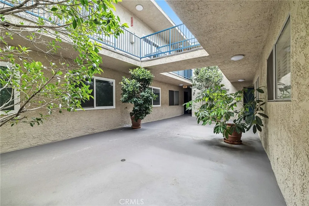 Additional image 3 of 14560 Clark Street Unit 215, Sherman Oaks, CA 91411