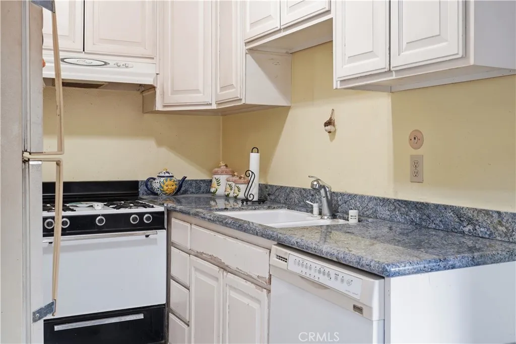 Additional image 47 of 14560 Clark Street Unit 215, Sherman Oaks, CA 91411