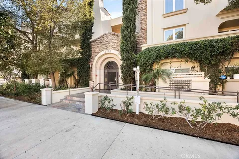 15206 Burbank Boulevard Unit 104, Sherman Oaks, CA MLS: BB25007467