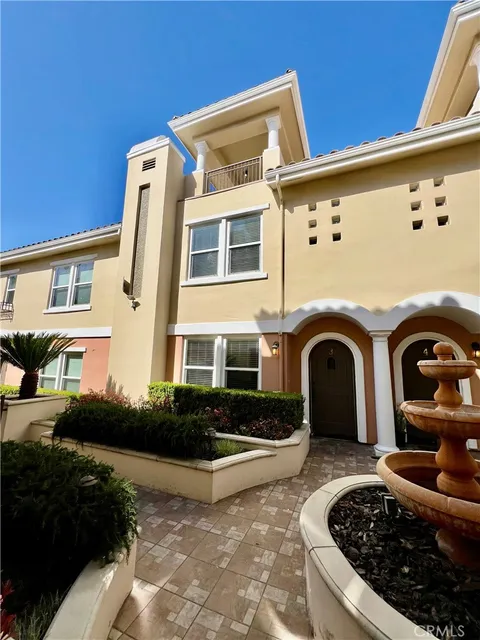 241 Wallis Street Unit 3, Pasadena, CA MLS: WS25077049