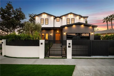 13602 Morrison Street, Sherman Oaks, CA 91423 - MLS#: SR24253438