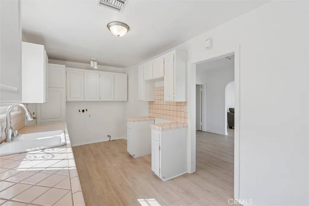 Additional image 34 of 1922 W. 84th Street, Los Angeles, CA 90047